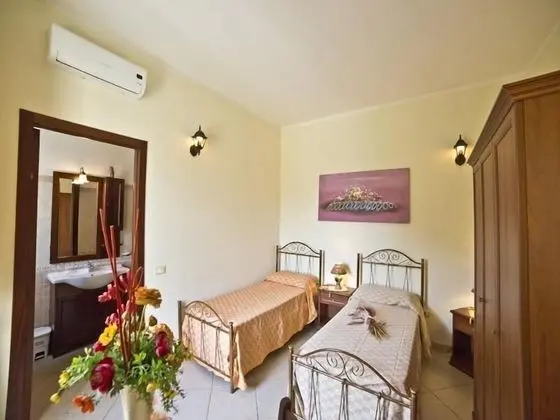 Classic Tek Büyük veya İki Ayrı Yataklı Oda, Banyolu/Duşlu, Bahçe Manzaralı