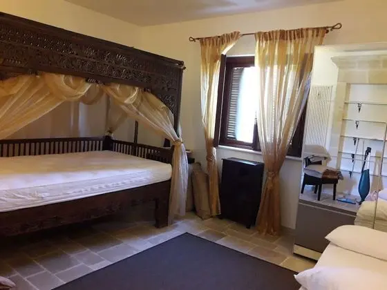 Üç Kişilik Oda (Carrubo)