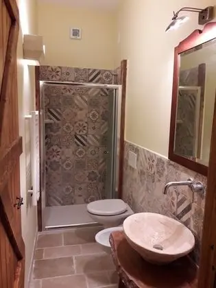 Üç Kişilik Oda (Carrubo)