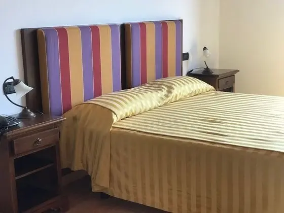 Büyük Yataklı Tek Kişilik Oda