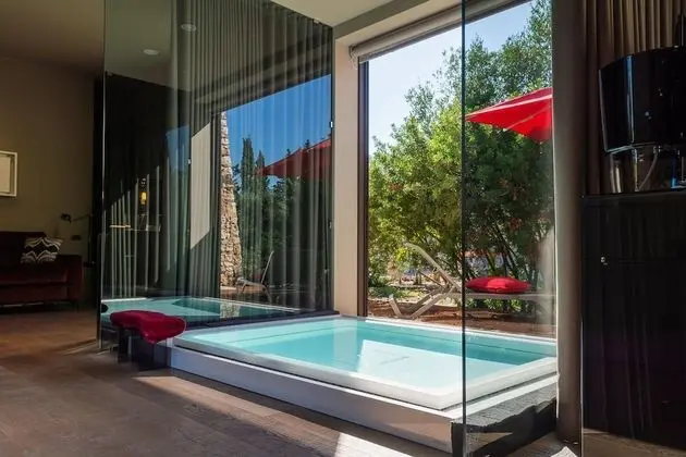 Grand Süit, Sıcak Su Havuzu