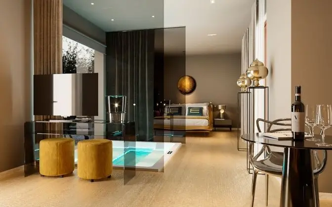 Grand Süit, Sıcak Su Havuzu