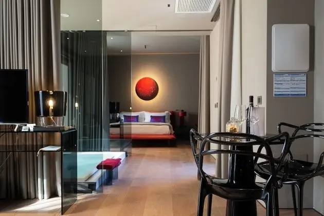 Grand Süit, Sıcak Su Havuzu