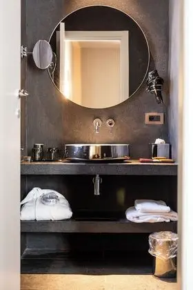 Grand Süit, Sıcak Su Havuzu