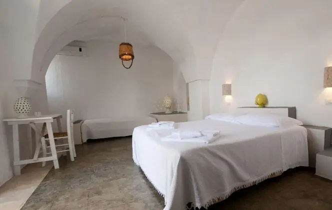 Üç Kişilik Oda, Sigara İçilmez