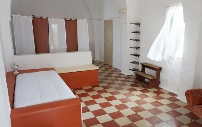 Üç Kişilik Oda, Sigara İçilmez