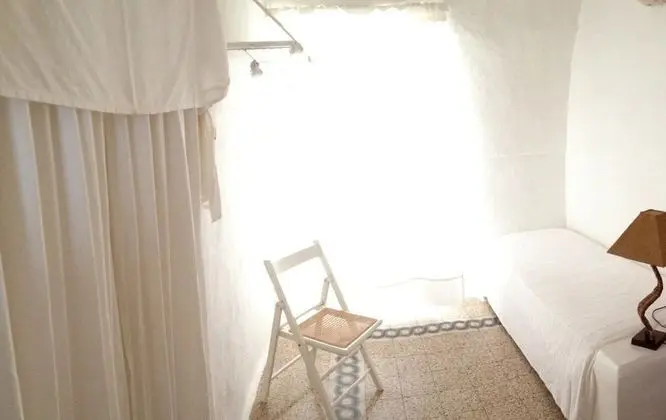 Üç Kişilik Oda, Sigara İçilmez