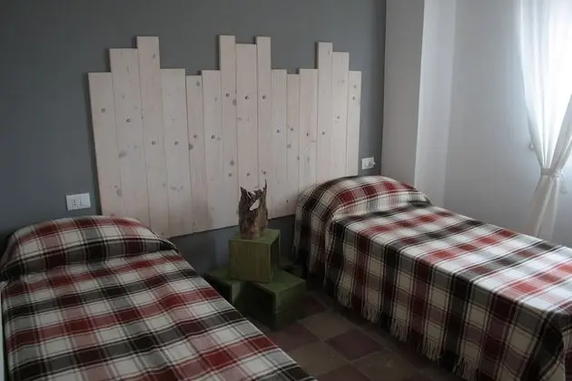 Tek Büyük veya İki Ayrı Yataklı Oda, Ortak Banyo, Kısmi Deniz Manzaralı