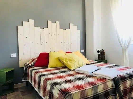 Tek Büyük veya İki Ayrı Yataklı Oda, Ortak Banyo, Kısmi Deniz Manzaralı