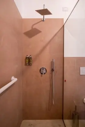 Üç Kişilik Oda, Avlu Manzaralı (Accesible)