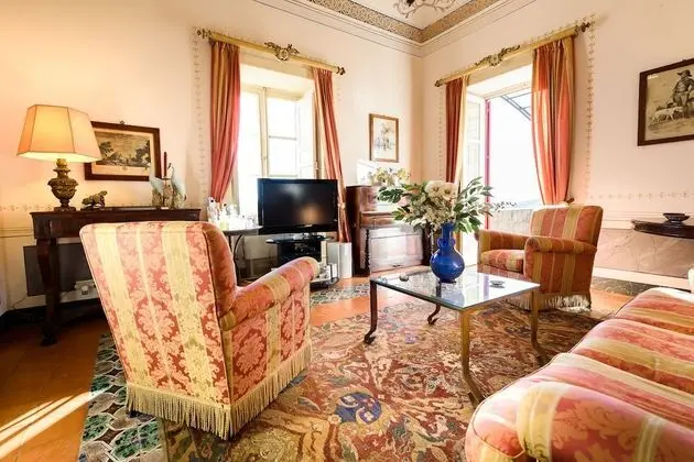 Junior Süit, 1 Büyük (Queen) Boy Yatak, Bahçe Manzaralı