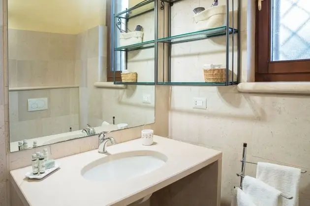 Deluxe Tek Büyük veya İki Ayrı Yataklı Oda, Banyolu/Duşlu