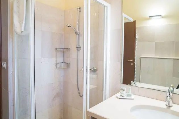 Deluxe Tek Büyük veya İki Ayrı Yataklı Oda, Banyolu/Duşlu