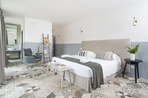 Junior Üç Kişilik Oda