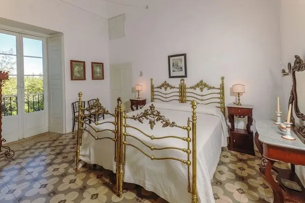 Tek Büyük veya İki Ayrı Yataklı Oda (Vesuvio)