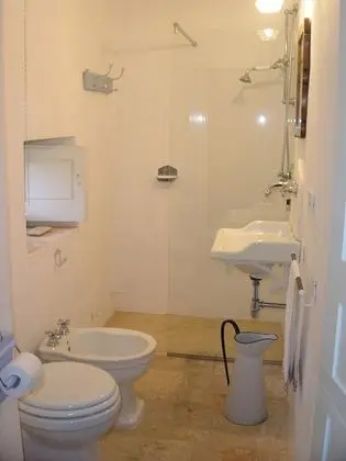 Tek Büyük veya İki Ayrı Yataklı Oda (Vesuvio)