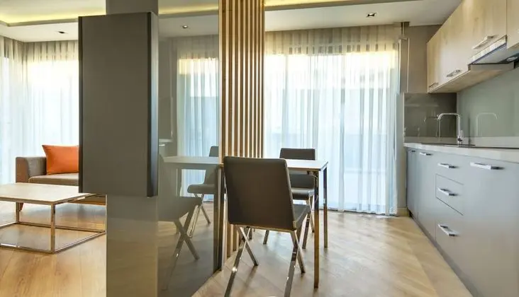 Grand Deluxe Suit Room