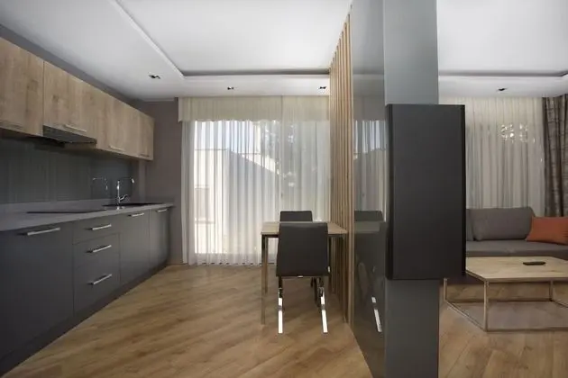 Grand Deluxe Suit Room