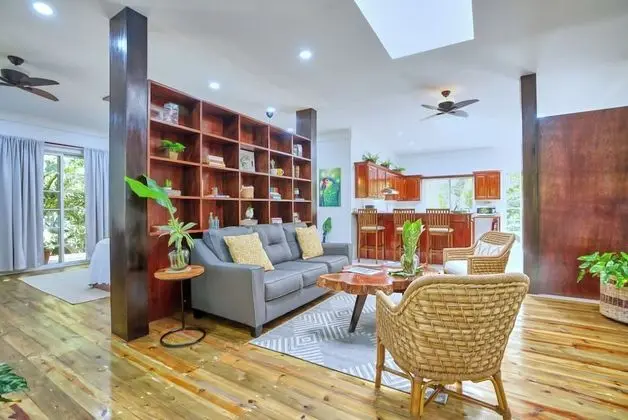 Luxury Oda, 1 En Büyük (King) Boy Yatak, Sigara İçilmez, Küvet (Jungle Villa)