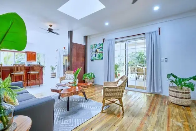 Luxury Oda, 1 En Büyük (King) Boy Yatak, Sigara İçilmez, Küvet (Jungle Villa)