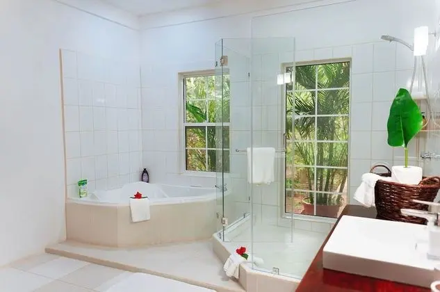 Luxury Oda, 1 En Büyük (King) Boy Yatak, Sigara İçilmez, Küvet (Jungle Villa)