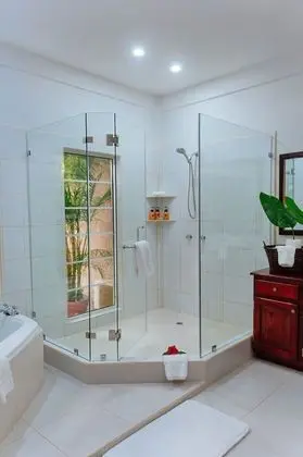 Luxury Oda, 1 En Büyük (King) Boy Yatak, Sigara İçilmez, Küvet (Jungle Villa)