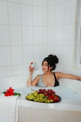 Luxury Oda, 1 En Büyük (King) Boy Yatak, Sigara İçilmez, Küvet (Jungle Villa)