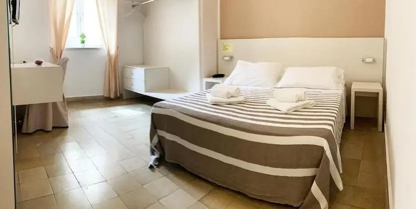 Basic Tek Büyük veya İki Ayrı Yataklı Oda, Avlu Manzaralı, Kule