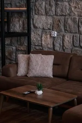 2+1 Taş Ev, Göl Manzaralı, Özel Havuzlu