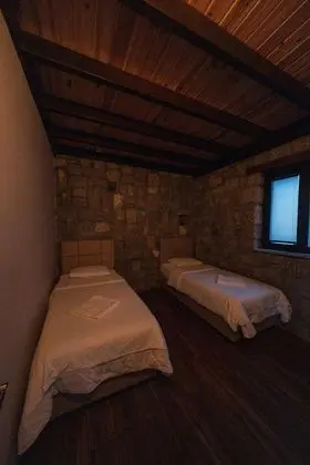 2+1 Taş Ev, Göl Manzaralı, Özel Havuzlu