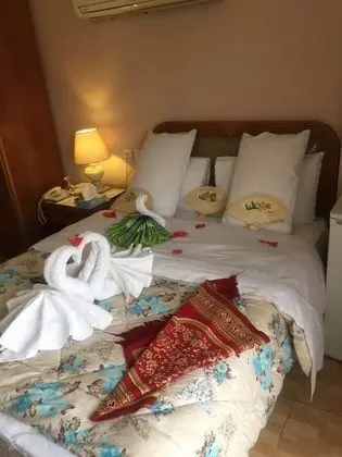 Honeymoon Oda, 1 Büyük (Queen) Boy Yatak