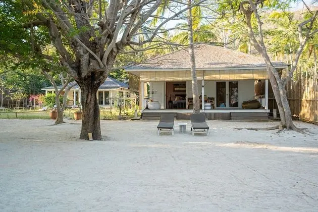 Villa (Lontar)