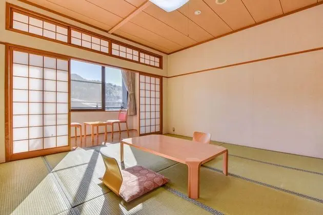Traditional Oda, Sigara İçilebilir (Japanese Style with Private toilet)