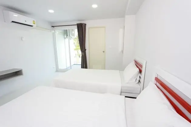 Twin Beds Room