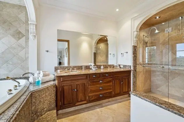 Luxury Süit, 1 En Büyük (King) Boy Yatak, Engellilere Uygun, Koy Manzaralı (Kingfisher Suite)