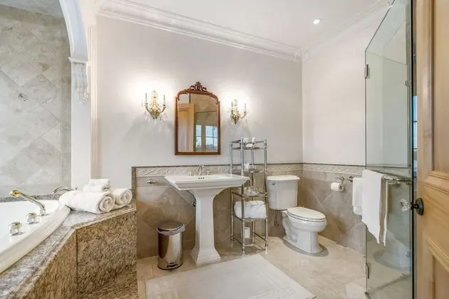 Luxury Süit, 1 En Büyük (King) Boy Yatak, Engellilere Uygun, Koy Manzaralı (Kingfisher Suite)