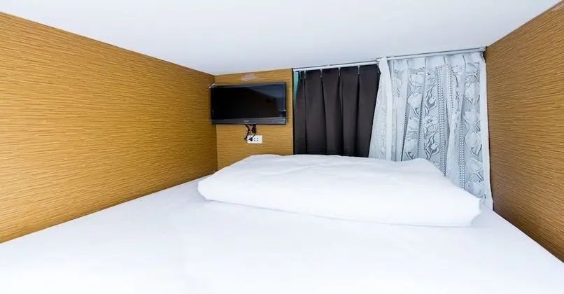 Business Class Mixed Dormitory
