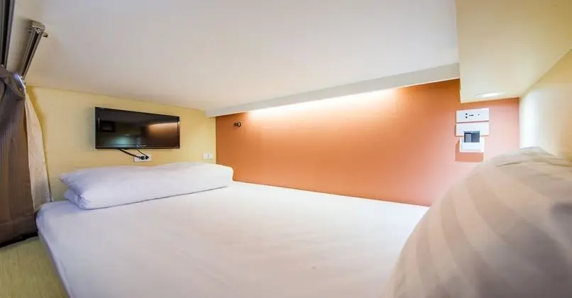 Business Class Mixed Dormitory