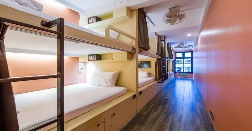 Business Class Mixed Dormitory