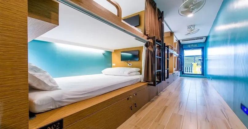 Business Class Mixed Dormitory
