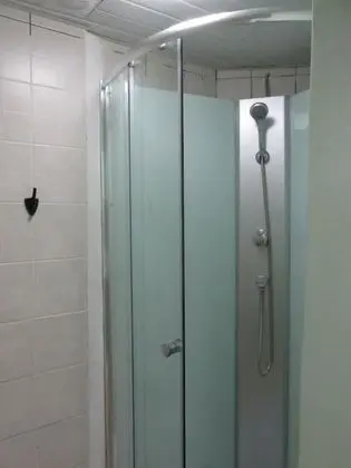 İki Ayrı Yataklı Oda, Ortak Banyo