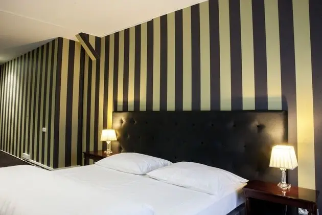 Hermann Karge Apartament (open bathroom)