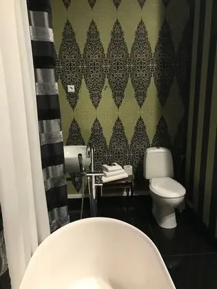 Hermann Karge Apartament (open bathroom)
