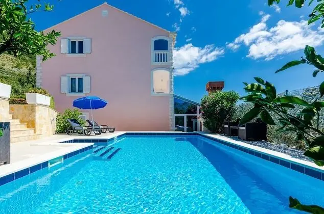 Villa (Three Bedroom Apartment with Terrace )