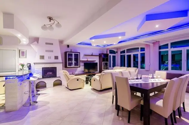 Villa (Three Bedroom Apartment with Terrace )