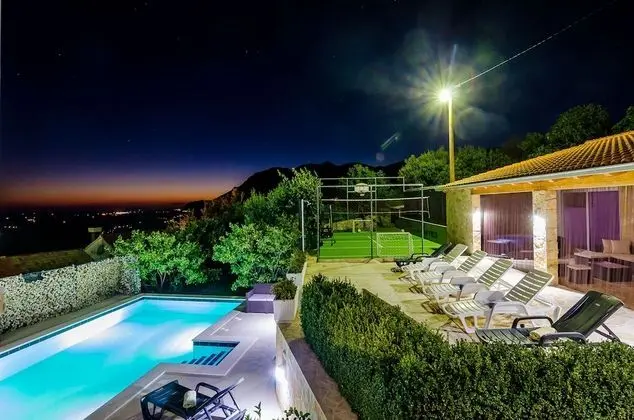 Villa (Three Bedroom Apartment with Terrace )