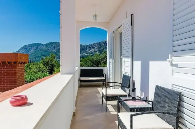 Villa (Three Bedroom Apartment with Terrace )