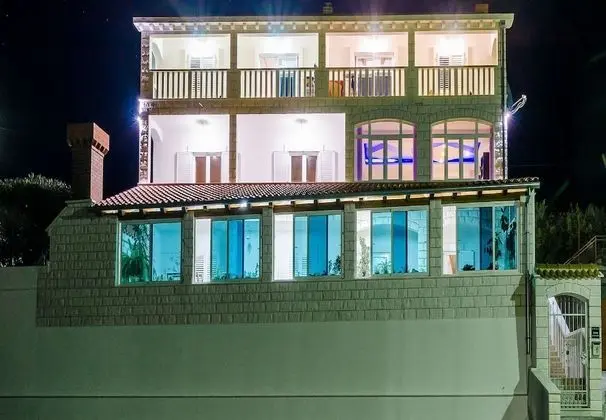 Villa (Three Bedroom Apartment with Terrace )