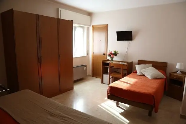 Üç Kişilik Oda