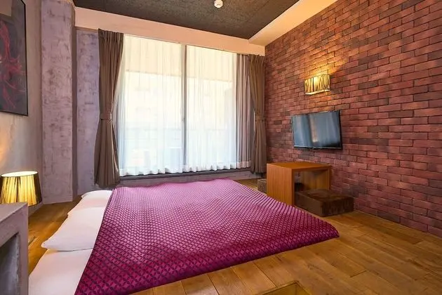 Design Oda, 1 En Büyük (King) Boy Yatak, Balkon (MINI ROOM)